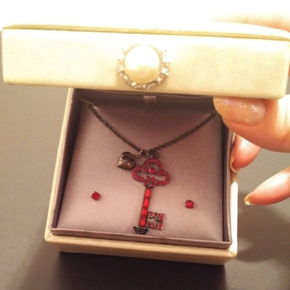 NEW Boxed Key Necklace & Stud Earrings Set, Red Crystals, Pewter-tone - Picture 1 of 7